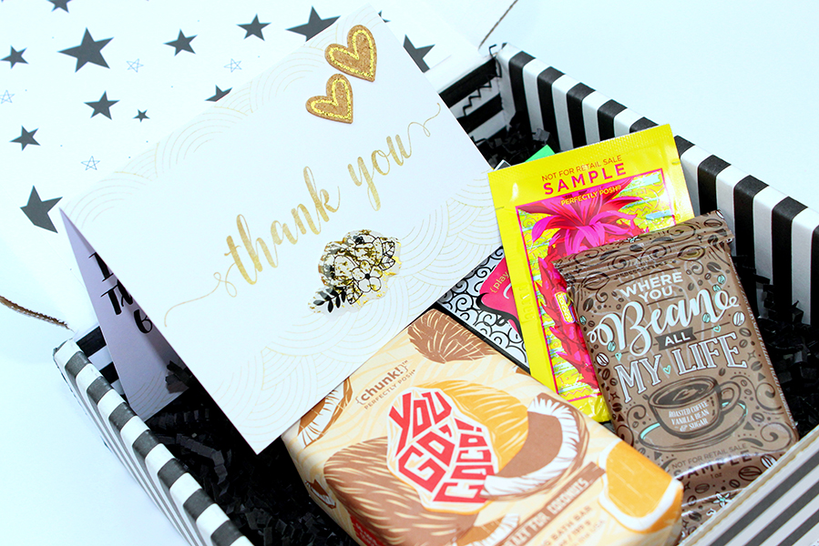 Check out @jenniegarcian 's tips to make easy pretty happy mail. She also shared 25 ideas to put in your happy packages! #tombow #happymail #snailmail