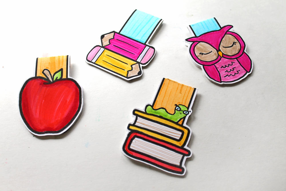 Make these easy Magnetic Bookmarks with this free printable by @punkprojects and @tombowusa! A perfect gift for teachers!