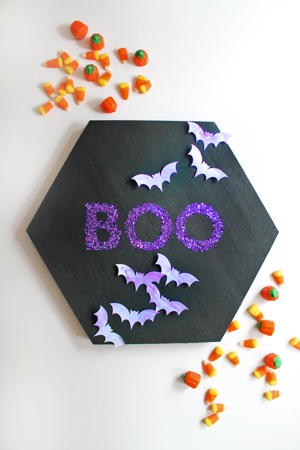 Easy Bat Halloween Plaque You Can Make! Come find this fun diy by @studiokatie & @tombowusa!