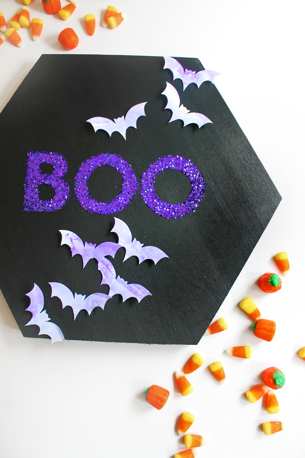 Easy Bat Halloween Plaque You Can Make! Come find this fun diy by @studiokatie & @tombowusa!