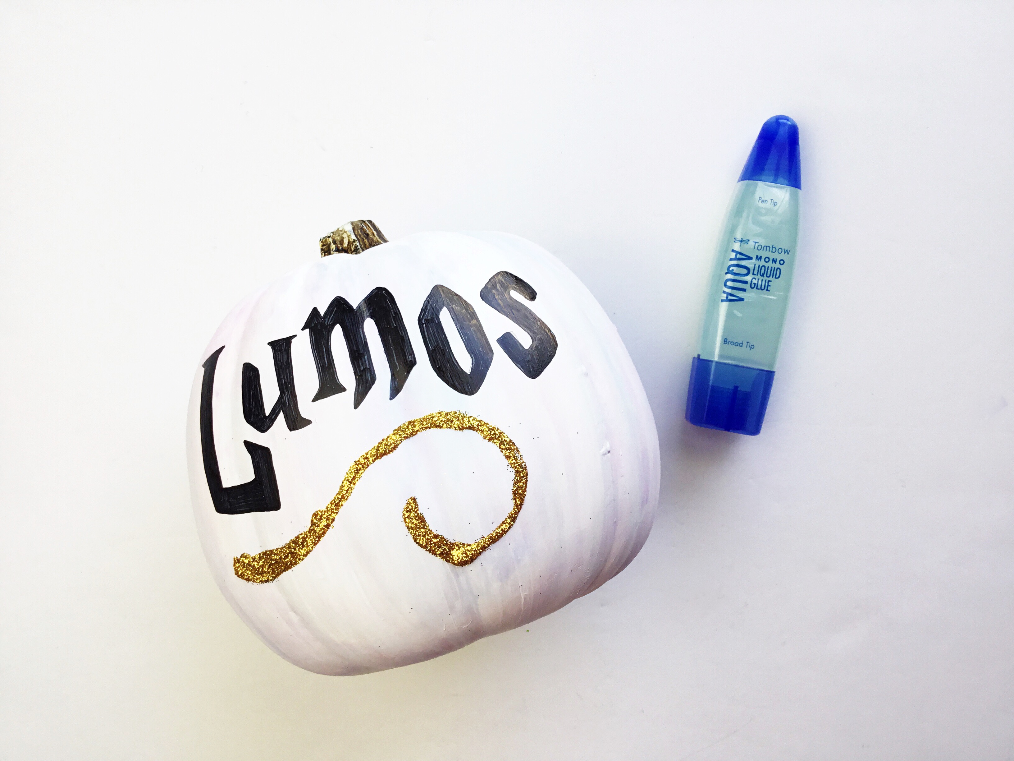 DIY Harry Potter pumpkin | how to create your own Harry Potter themed fall decor with #Tombow