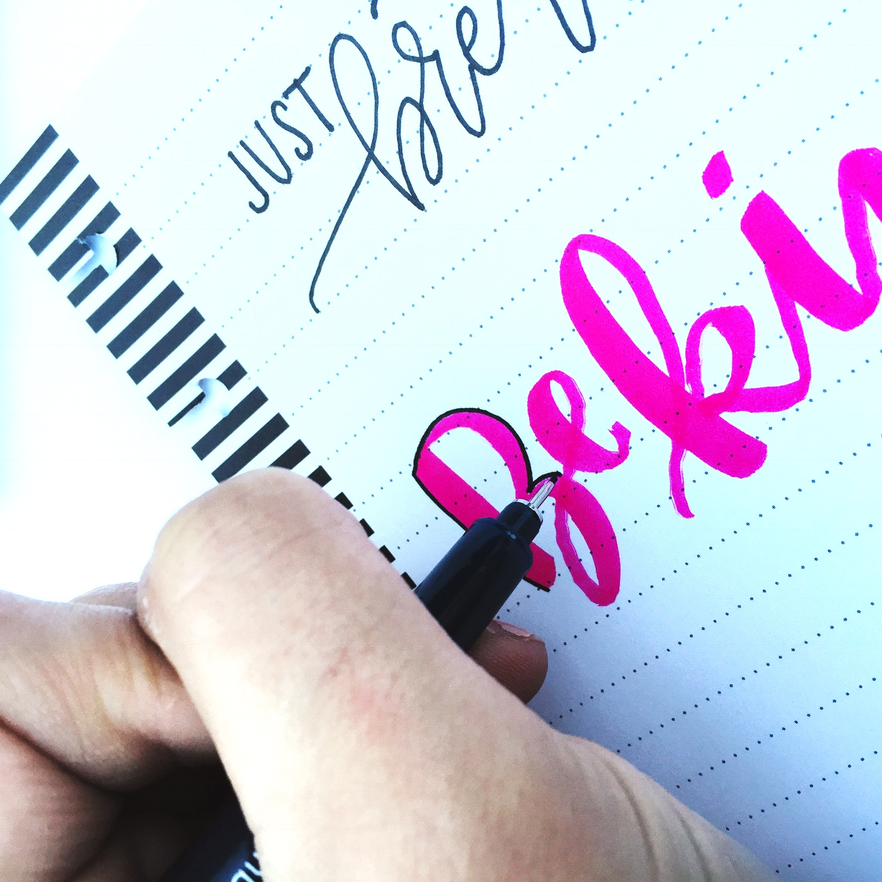 Learn lettering tips and tricks from Lauren Fitzmaurice of @renmadecalligraphy using the new Tombow MONO Drawing Pens from tombowusa.com.