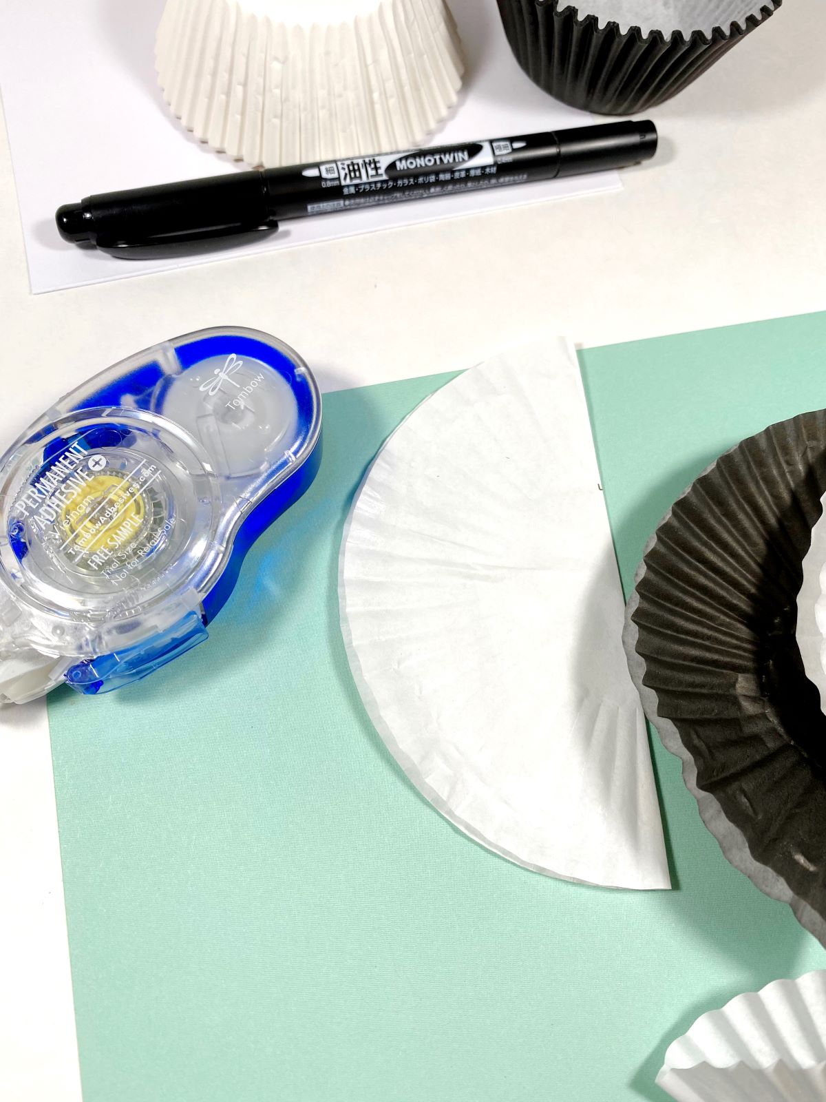 Create an Easy Cupcake Liner Caterpillar with @tombowusa and @aheartenedcalling #tombow #crafts