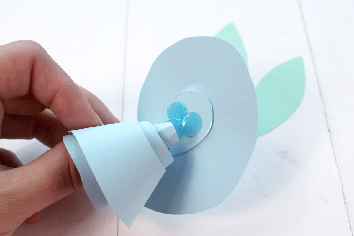 How to make a rolled paper flower for Spring