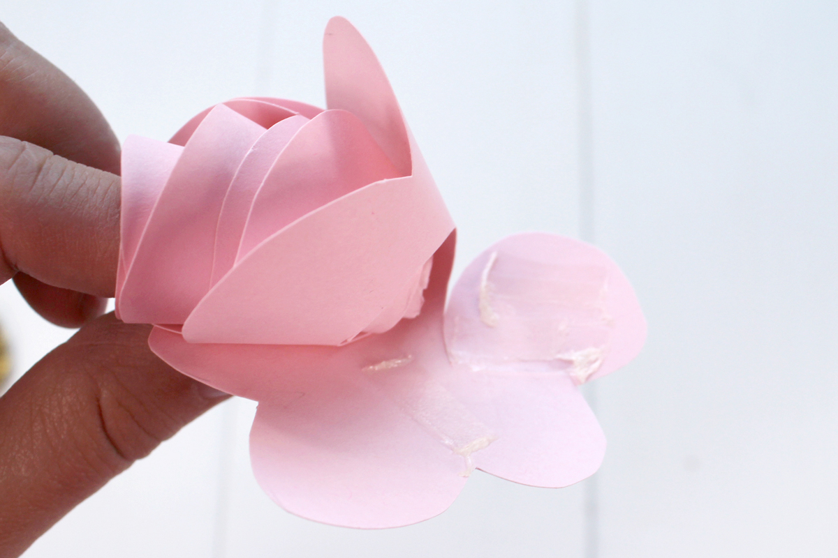 How to make a rolled paper flower using Tombow Adhesives