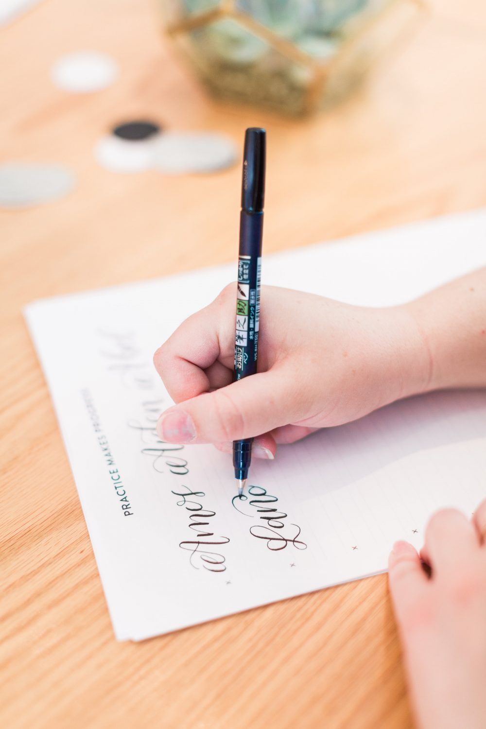 Find out how @paigefirnberg teaches brush lettering workshops using @tombowusa pens!