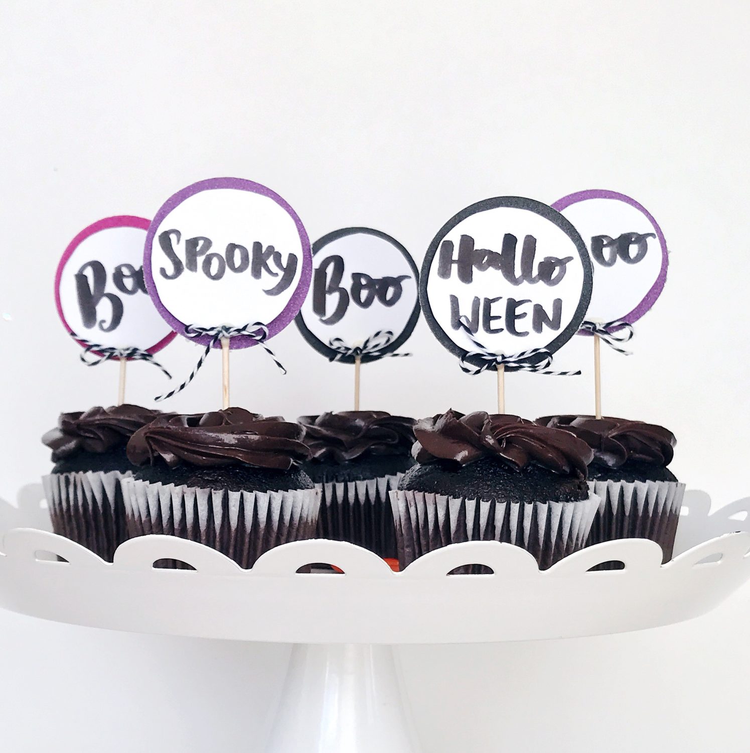 Easy Halloween cupcake toppers with hand lettering