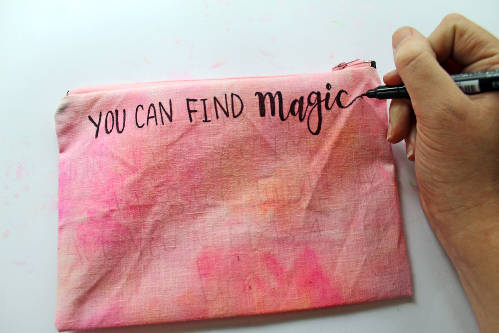 Dye fabric using @tombowusa Dual Brush Pens & Turn it into a Hand Lettered Kindle Cozy with this tutorial by @punkprojects