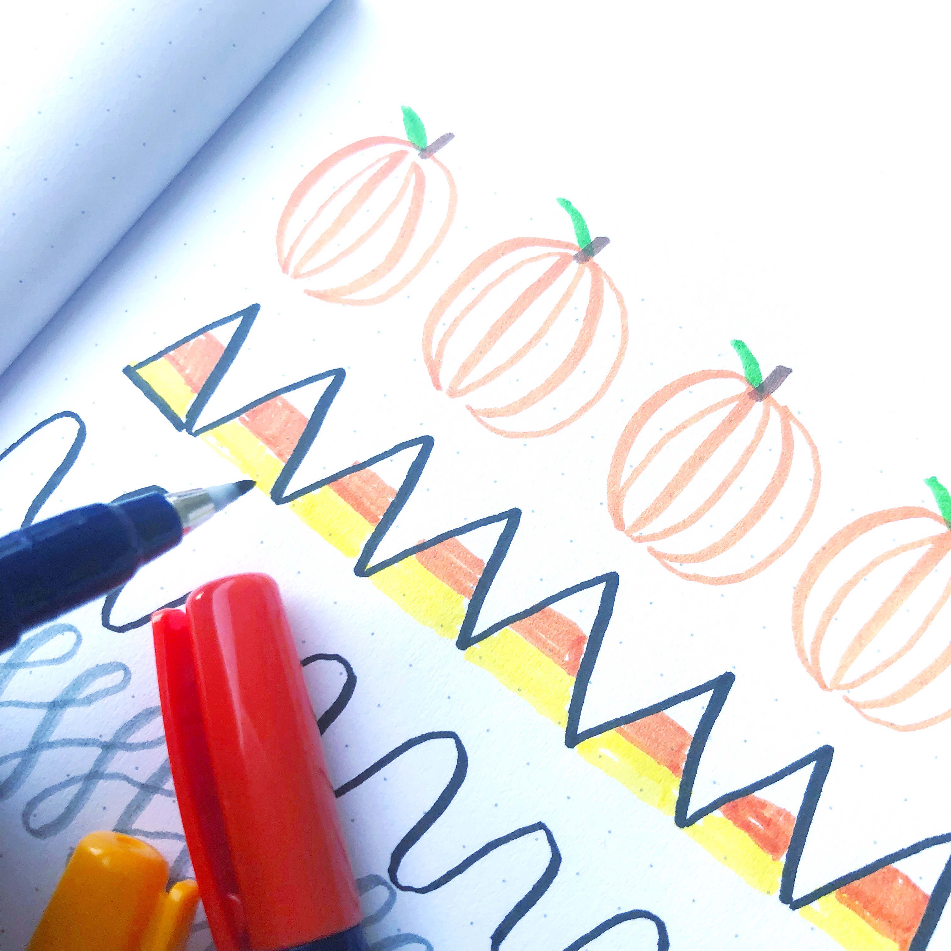 Lauren Fitzmaurice of Renmade Calligraphy walks you step by step through how to create super cute halloween doodles while practicing basic brush strokes with the new Tombow Fudenosuke Color Brush Pens.