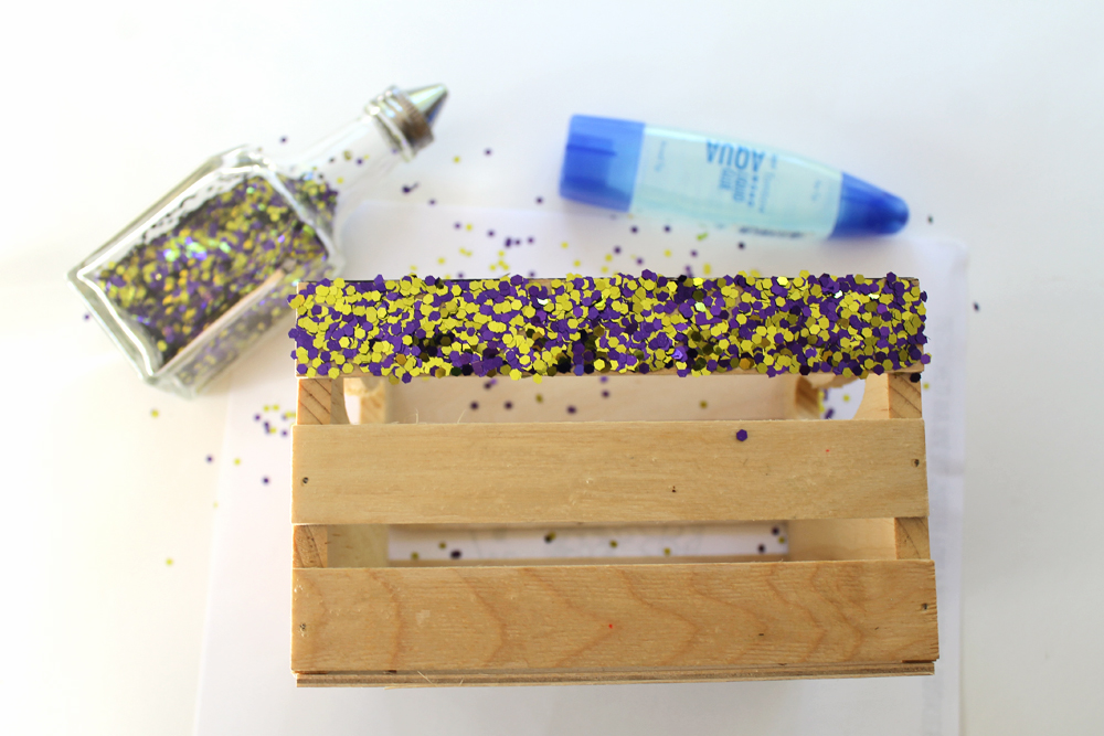 Learn how to create this glittery Trick or Treat Candy Crate in 5 easy steps with @tombowusa and @studiokatie