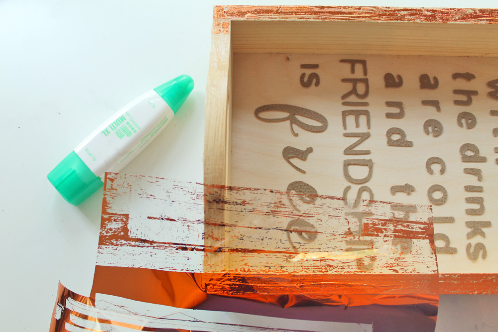 Learn how to make this DIY Quote Tray using the @Cricut Explore Air 2, @tombowusa adhesive & tutorial by @punkprojects